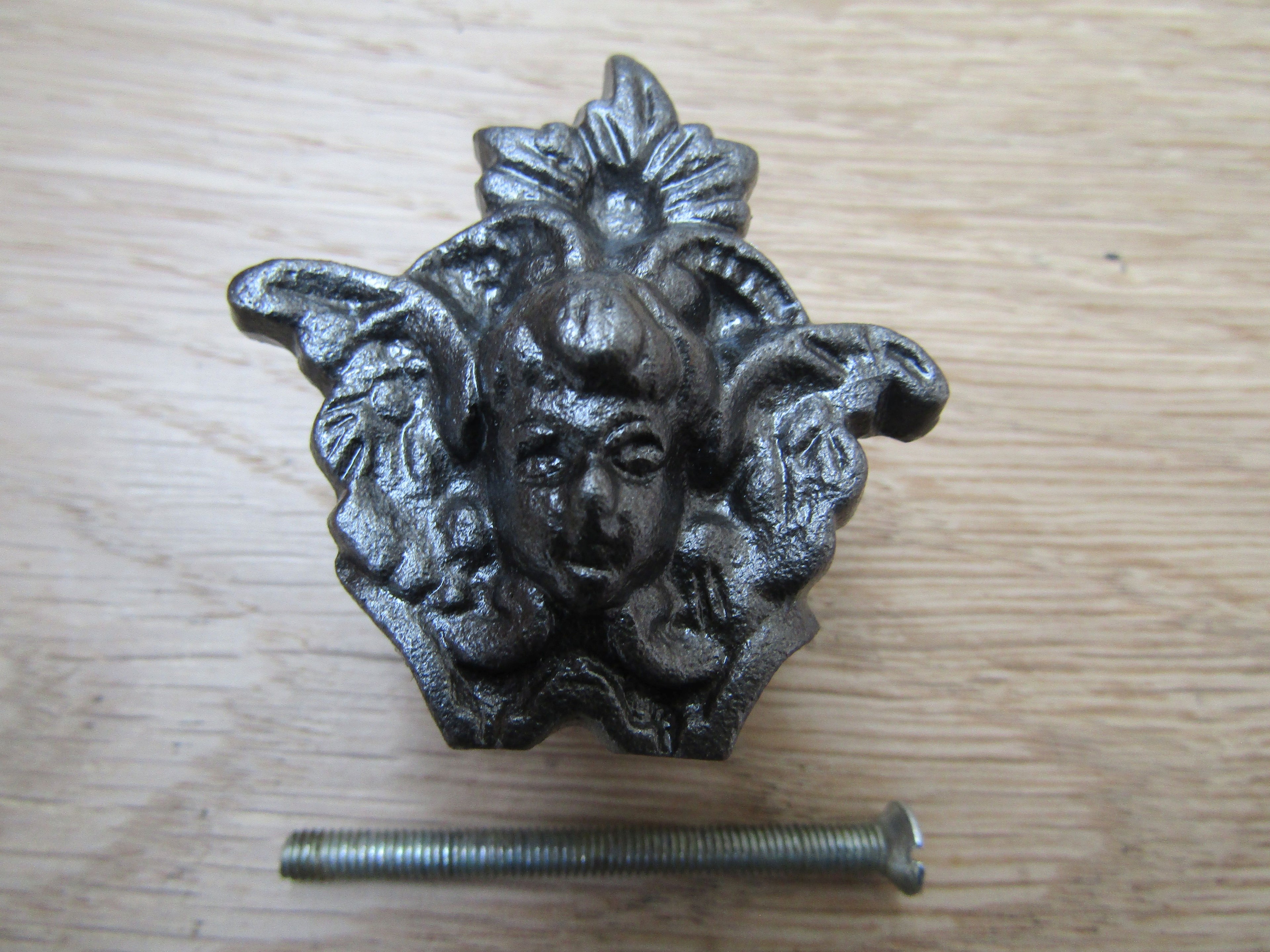 Queen Head Cabinet Knob 40mm.