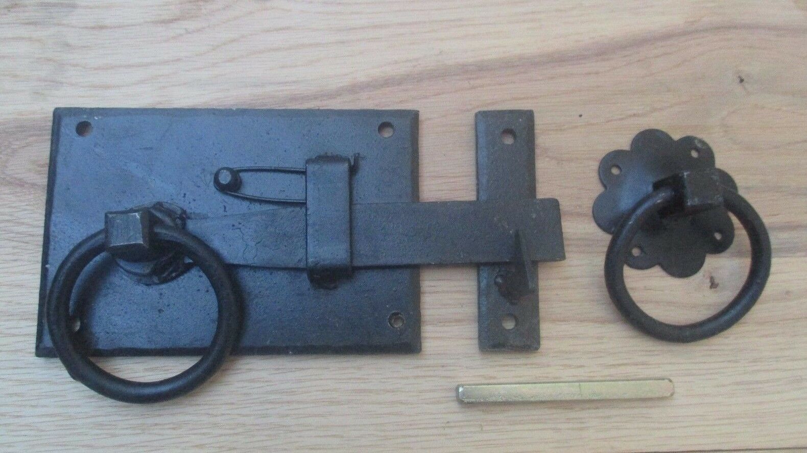 Hand-forged cottage door latch Black Right Handed.