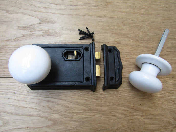 Large Rim Latch Black & White Ceramic Set.