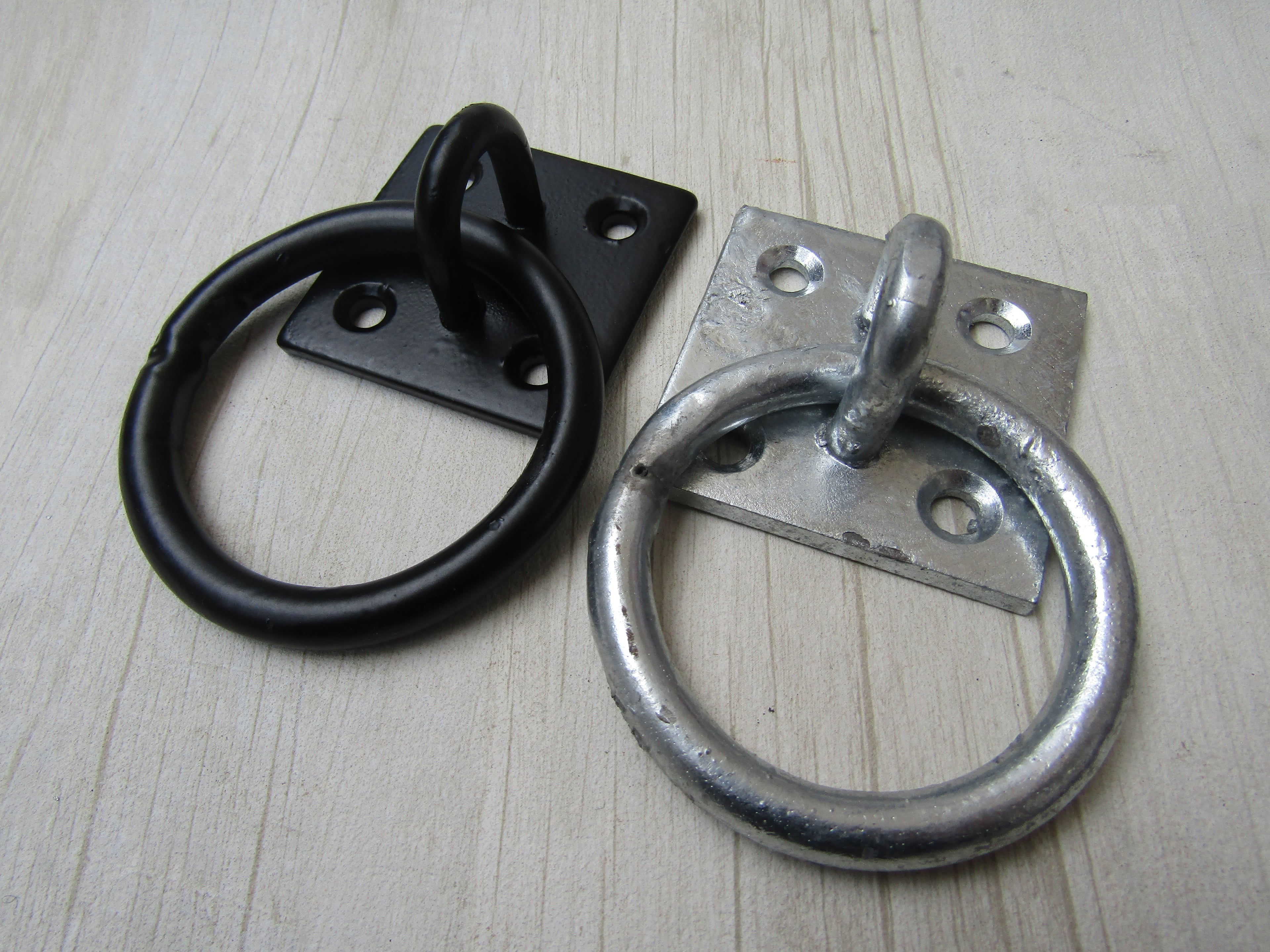 Ring On Plate Black.