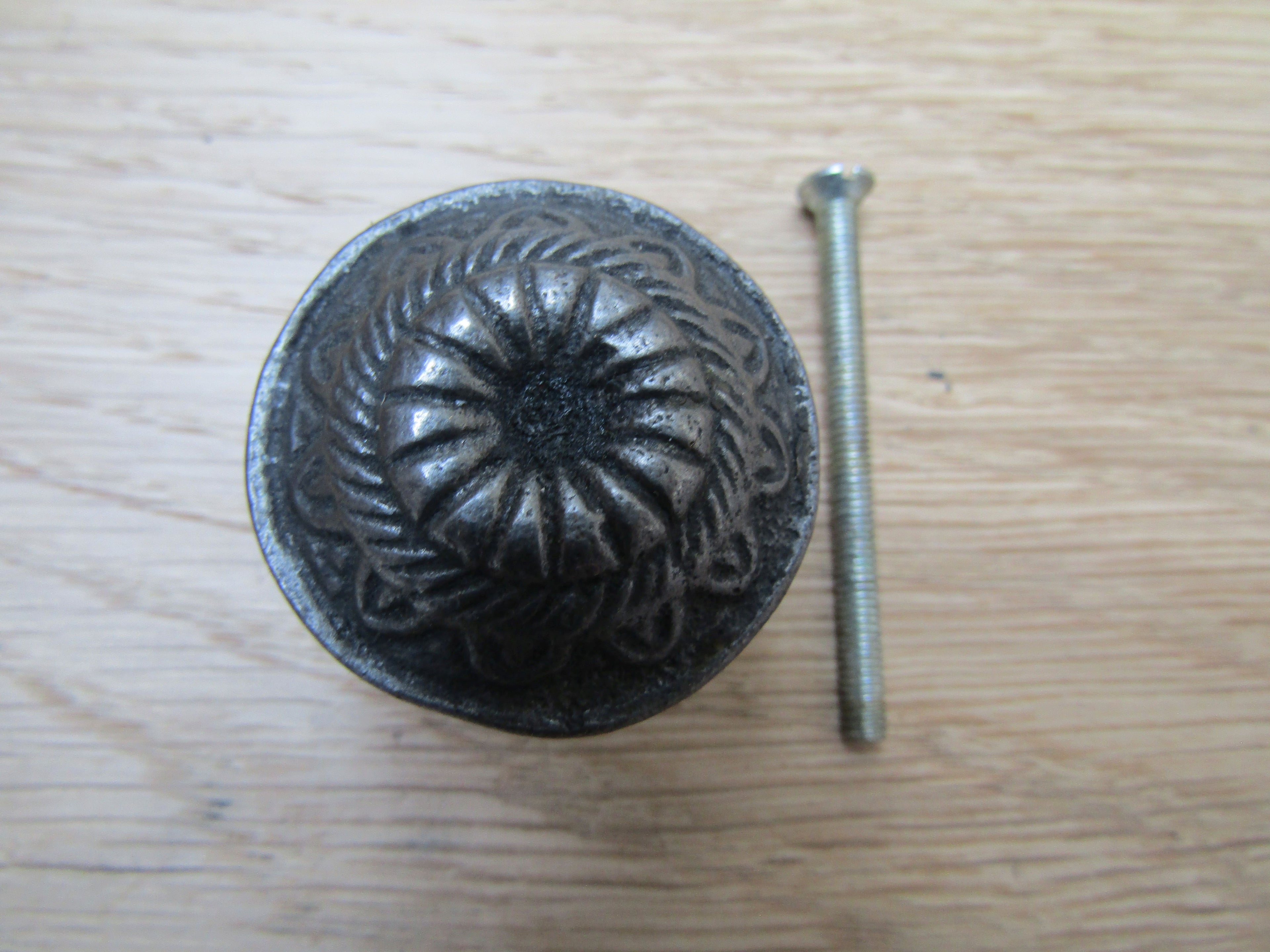 Round Decorative Cupboard Knob 35mm.