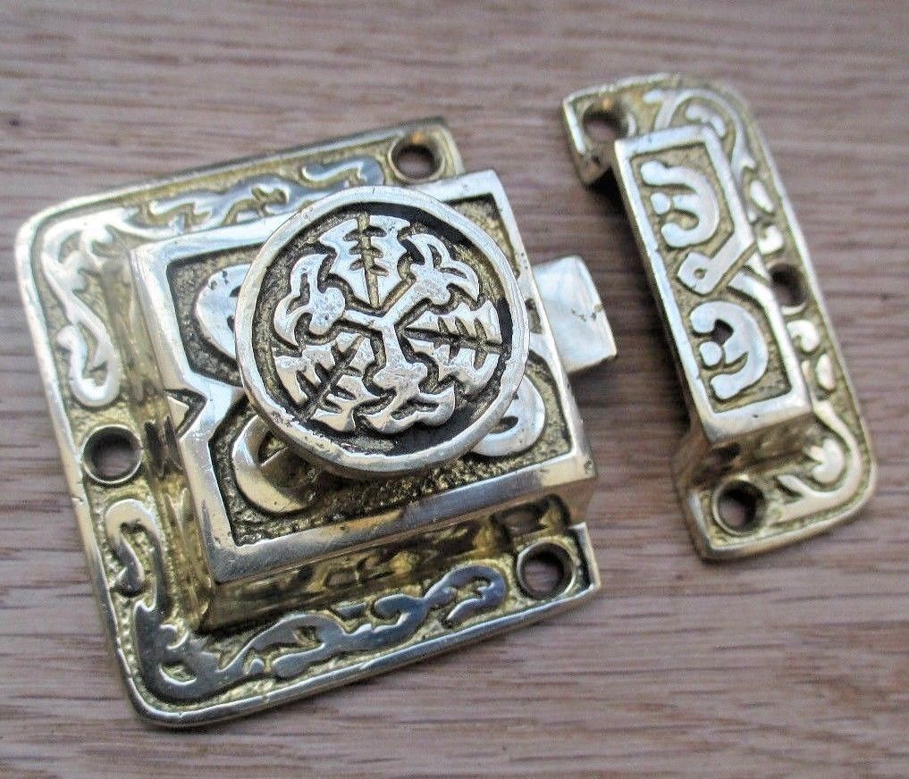 East Lake Cupboard Catch Round Plate Polished Brass.