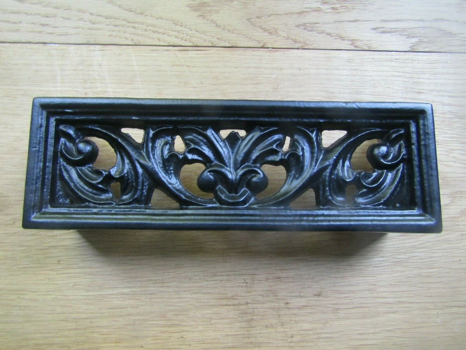 Acanthus Pattern Air Brick Black Antique.