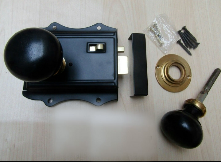 Olde Latch Black & Plain Bun Ebony Black + Brass Set.