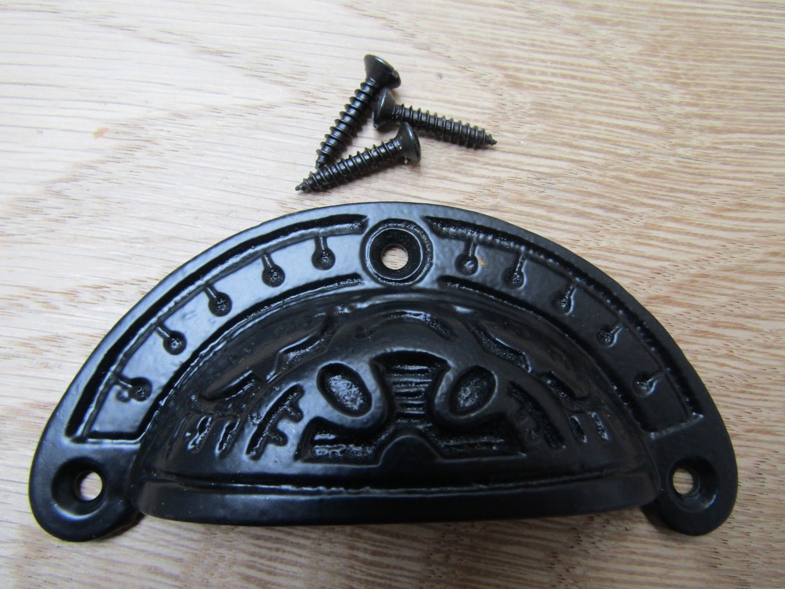 Round Inca Cup Pull Black Antique.