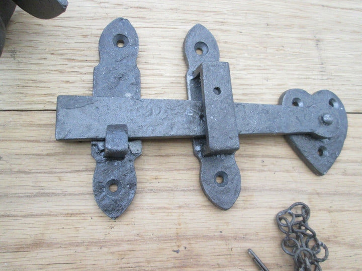 Arrow Head bar latch Antique Iron.