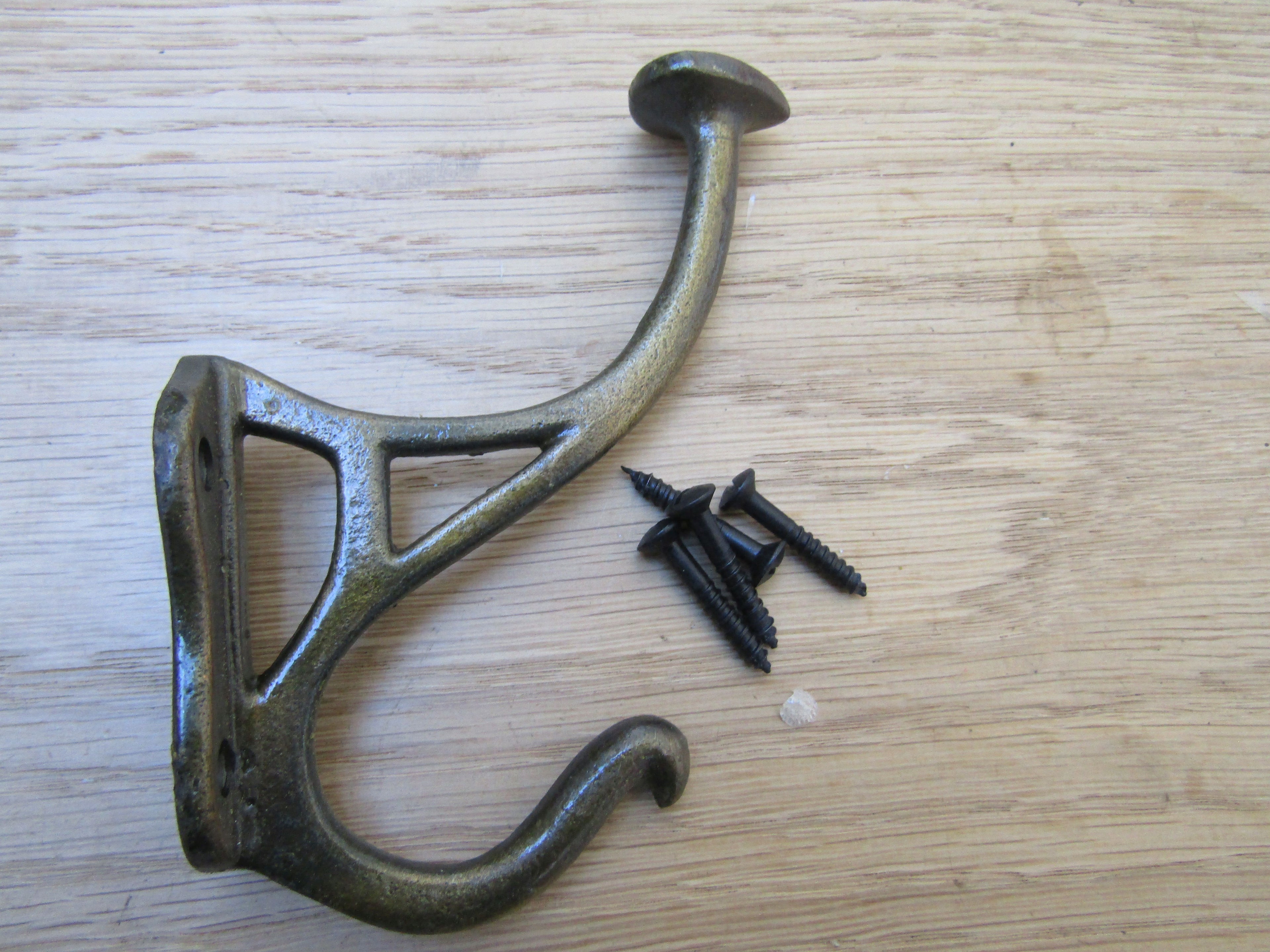 Pack Of 5 Schartnou Coat Hooks Antique Brass.