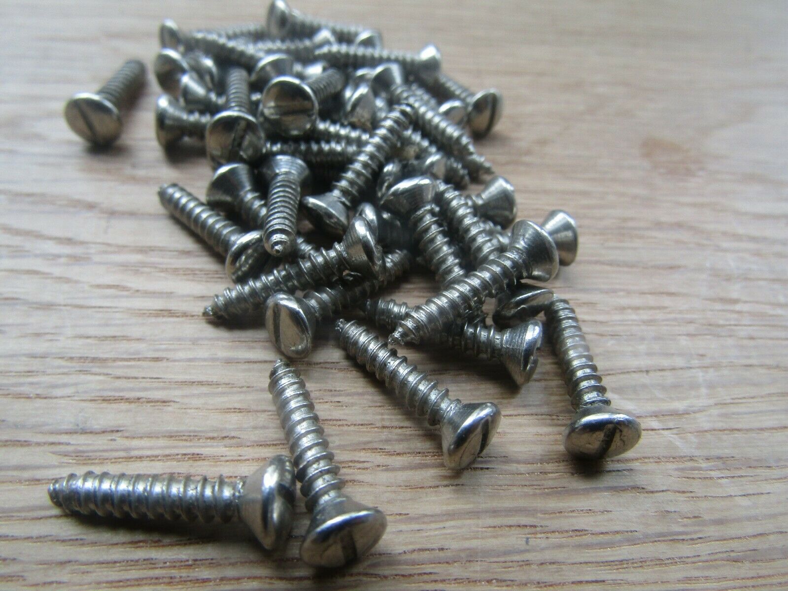 Pack Of 100 6G X 3,4 inch 3.5 X 20mm Slotted Chrome.