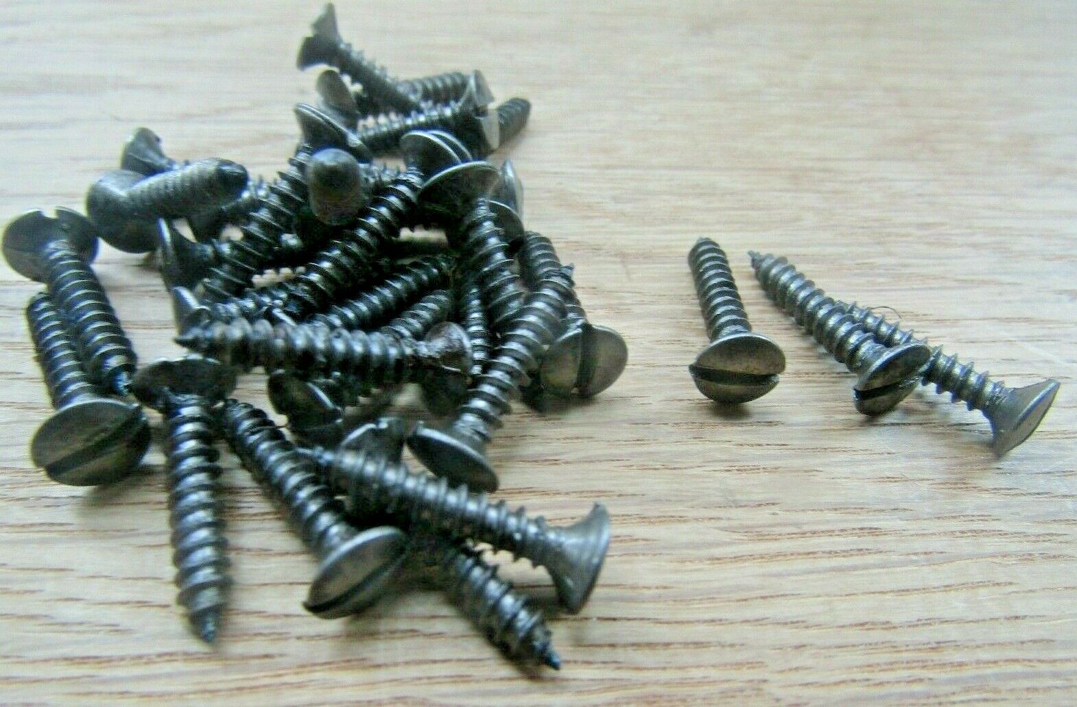 Pack Of 100 6G X 3,4 inch 3.5 X 20mm Slotted Antique Iron.