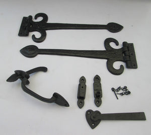 Set of 14inch Spear head with curls hinge + 7inch Thumb latch Black Antique.