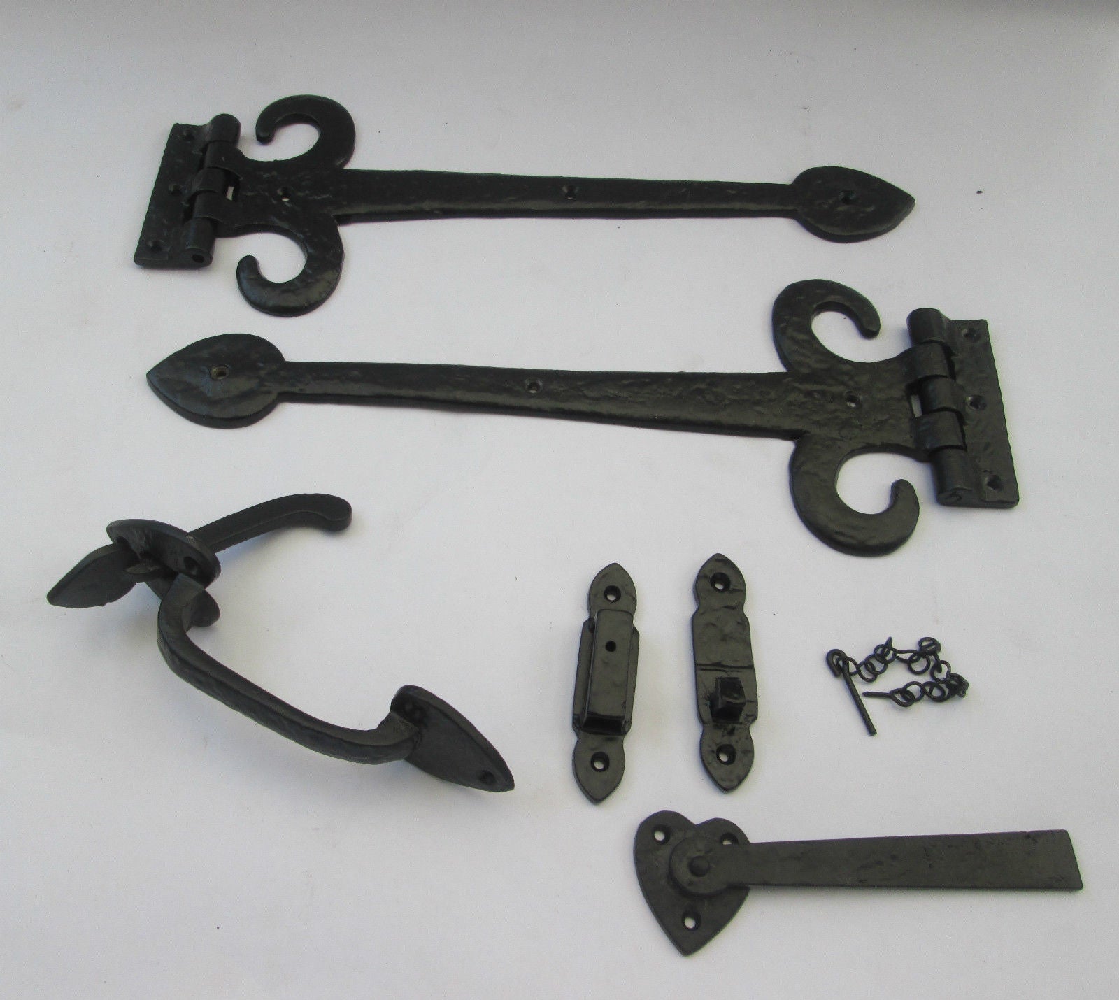 Set of 14inch Spear head with curls hinge + 7inch Thumb latch Black Antique.