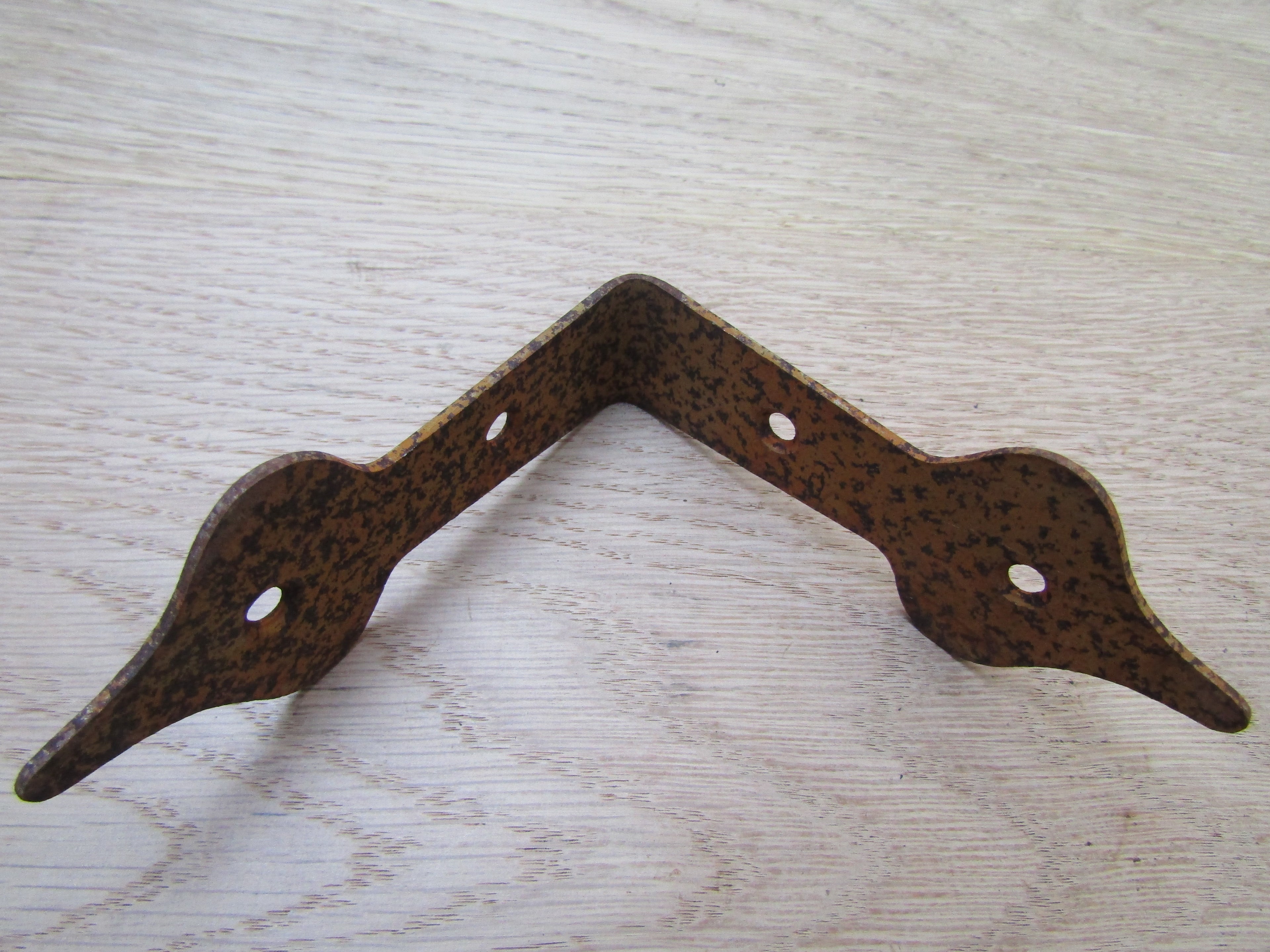 Pack Of 2 Spear Head Corner Brace Rust.
