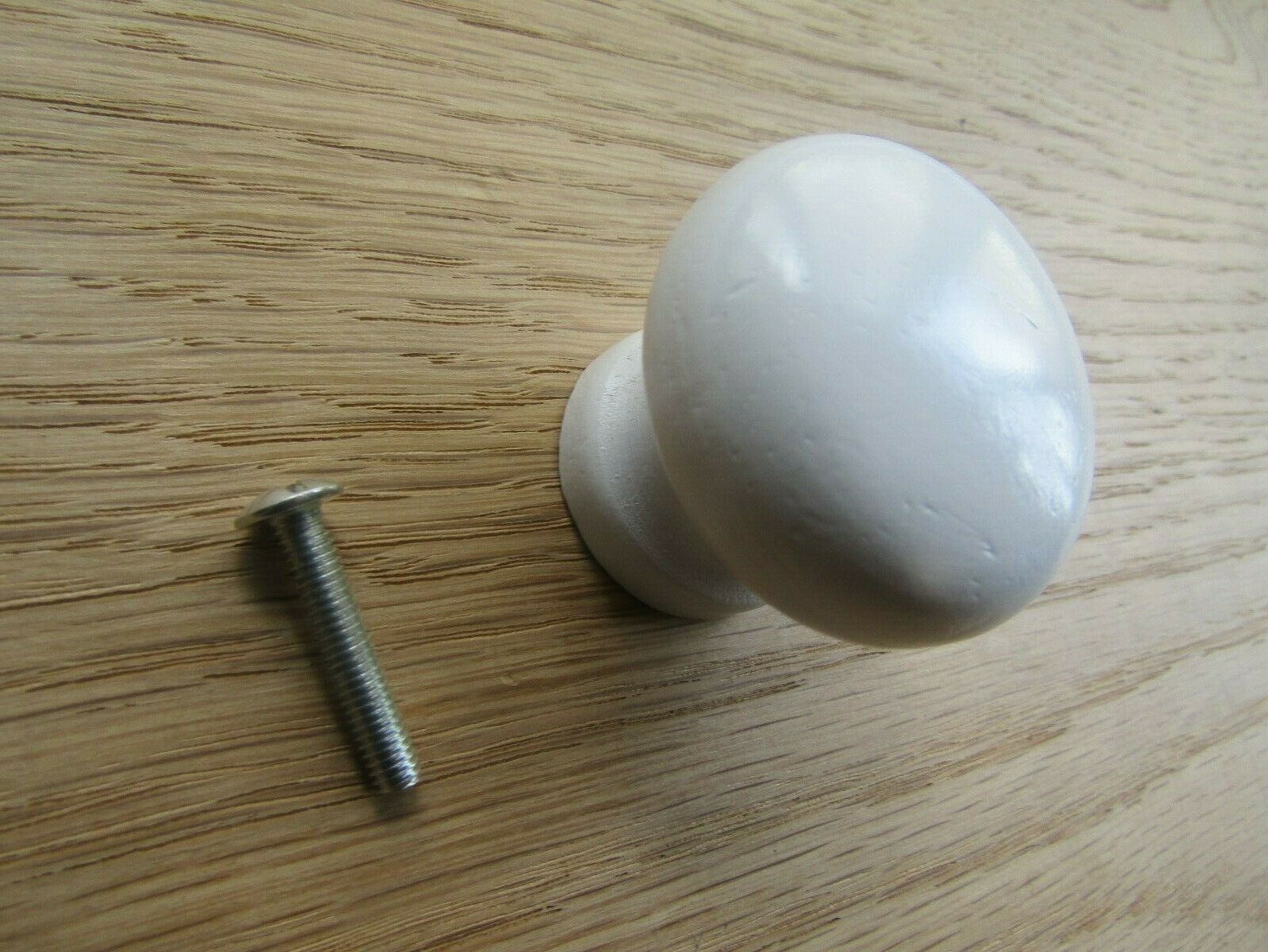 White Wooden Cupboard Pine Knob 40mm.