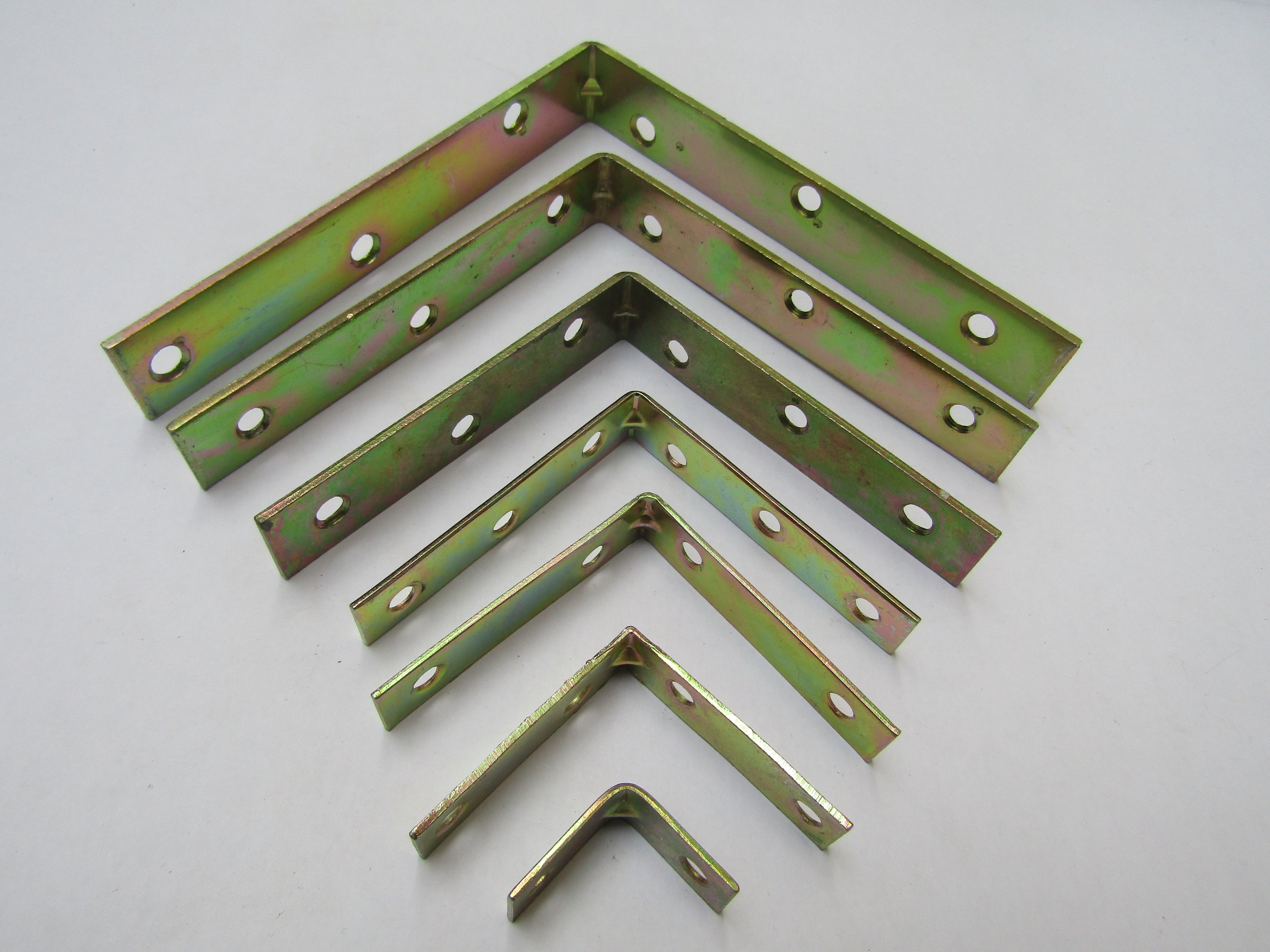 Pack Of 4 Yellow Passivated Corner Braces 4inch.